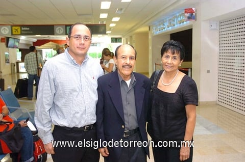 01072010 Guadalajara. Desidiero García, Roberto García y Rosario Dagda.