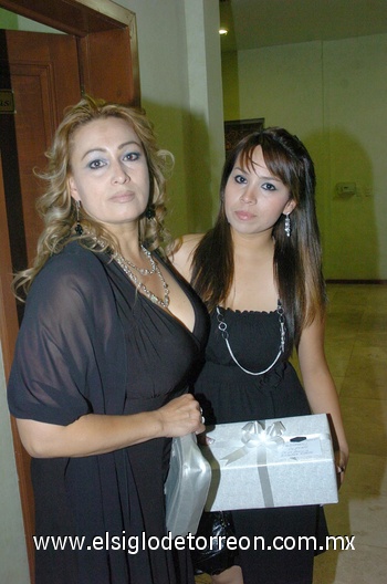 02072010 Mary Roque y Magaly Estrada.