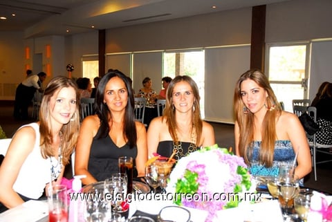Alejandra Martínez de López, Lucía Martínez de Gómez, Mariam Martínez de Batarse y María Rosa Martínez García.