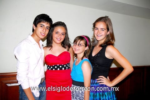 Hugo Alexi, Alexa, Brenda y Ángela.