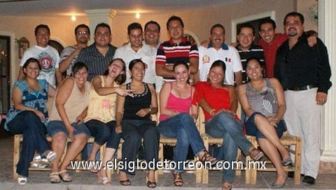 03072010 Óscar, Daniel, Fernando, Raúl, Gustavo, Víctor, Óscar, Fernando, Omar, Brenda, Claudia, Laura, Silvia, Anabel, Alicia y Abigaíl en su reunión de ex alumnos de la Escuela Primaria Maestro Raúl Isidro Burgos de la generación 1987-1993.
