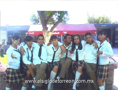 03072010 Consuelo, Cinthia, Eduardo, Valeria, Samir, Aideé, Daniel, Fernanda en fin de curso.
