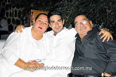 04072010 Nena Zarzosa, Francisco y Arturo Mata.
