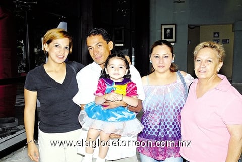 04072010 Hilda, Roberto, Mariana, Paula y Ofelia.