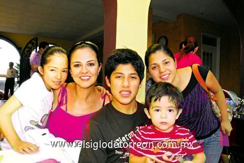 04072010 Valeria, Gaby, Mike, Fer y Sofía.