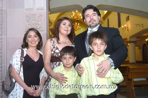 05072010 Estela, Tania, Carlos, Carlitos y Sebastián.