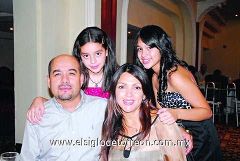 05072010 Francisco, Elvira, Mary Fer y Andrea Escalera.