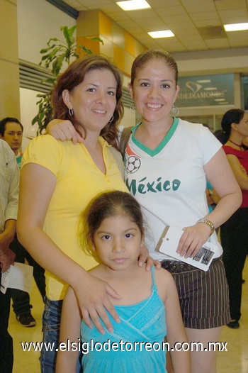 05072010 Ana Leticia Mejía, Eva María Varela y Diana Karina Martínez.