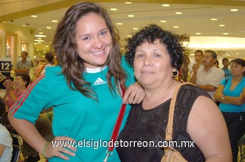05072010 Ángela Paulina García  y Alma García.  EL SIGLO DE TORREÓN / JESÚS HERNÁNDEZ