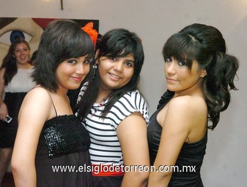06072010 De gala. Valeria Galván, Karina Bañuelos y Cristy Rivas.