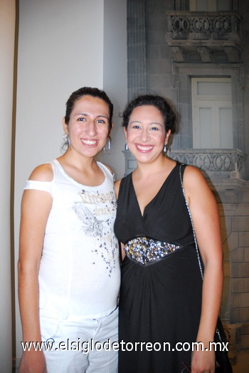 06072010 Monse Vásquez y Lydia Arellano en reciente festejo inaugural.