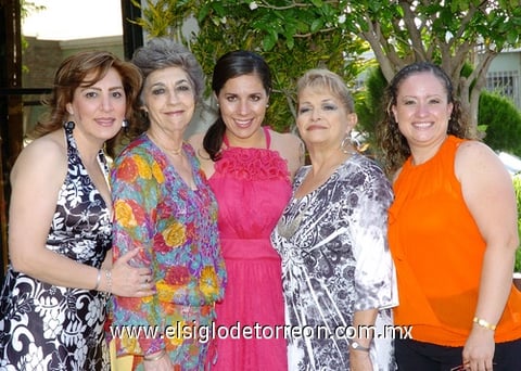 06072010 Mayté Cota González recibió una linda fiesta prenupcial ya que pronto unirá su vida a la de Roberto Salum Rodríguez. Las organizadoras del festejo fueron: su mamá Tere González de Cota, su hermanaAlejandra Cota, su futura suegra Maly Cerda y su cuñada Yanhira Salum.