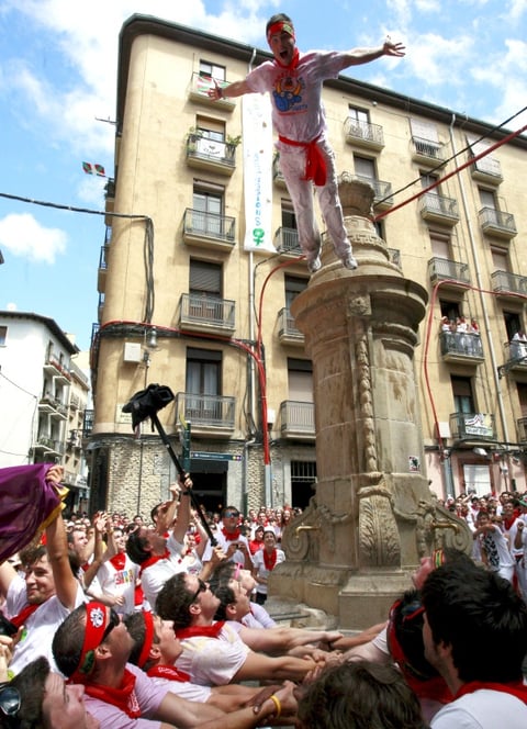 Con la reciente muerte de un corredor en 2009, 14 personas han fallecido en los encierros desde 1924, cuando empezó el registro de ese dato.