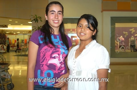 07072010 Mónica Chávez y Ruth Zamora.