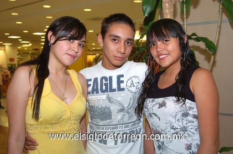 07072010 Evelyn Ostiguin, Luis Durán y Jéssica Ostiguin.
