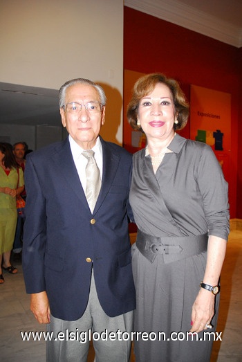 07072010 Ricardo e Irma Froto acudieron a reciente celebración de inauguración.