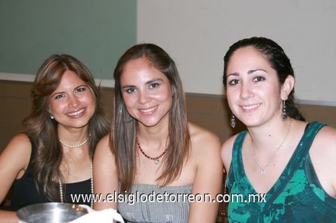 07072010 Asistentes. Cecy Campos, Ileana Villa y Mari Rosy Lyne.