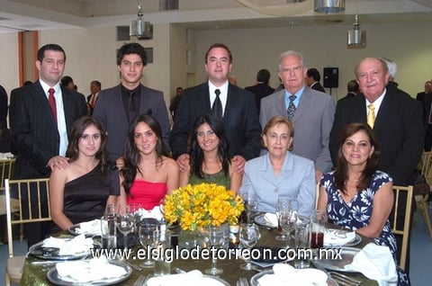 08072010 En recepción. Karen Meraz, César Díaz, Bárbara González, Christian Díaz, Liss Díaz de Leal, Carlos Leal, Lety, Carlos Leal, Rosa María y Alberto.