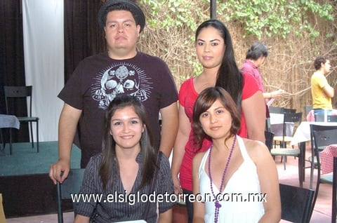 08072010 Mayra Sáenz, Jéssica Jaramillo, Daniela Sifuentes y Raúl Banda.