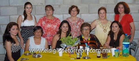 09072010 DESPUÉS. Ninfa Villarreal en compañía de Elsy, Laura, Carmelita, Dorita, Lorena, Cristy, Lety, Josefina y Carmela.