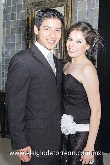 11072010 Disfrutan. Alfredo Medina y Lupita Galiano.
