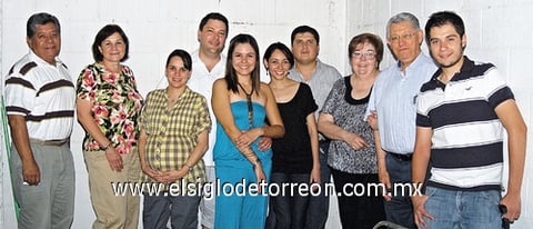 11072010 Beatriz Argentina Reyes de Macías el día de su cumpleaños junto a Gerardo, Rosita, Daniel, Beatriz, Jorge, Paola, Conchita, Enrique y Miguel.
