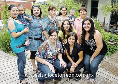 11072010 Perla, Sarita, Pily, Juanita, Ana Leticia, Valentina, Maye, Sofía, Claudia, Perla y Mariana.