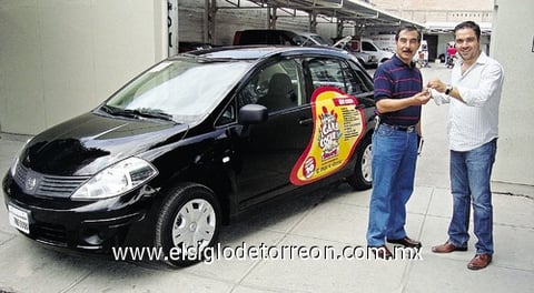 11072010 Enhorabuena. Sr. Jesús Vicente Vázquez Muñoz, recibió un automóvil 2010 por parte de El Siglo de Torreón.