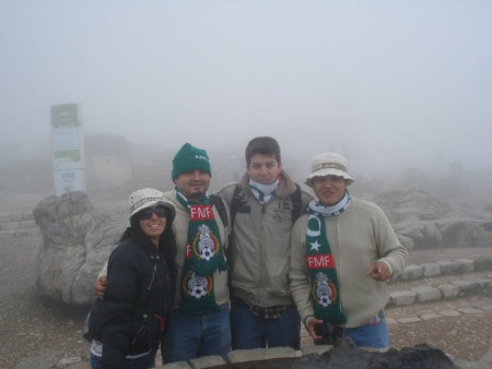 En las montañas de Cape Town, África, mi hija y sus amigos Issa Mtz, Chelin , Eliel Rito Y Set Rito. Fotografía enviada por Ma. Del Consuelo Muñoz Pérez.