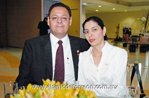 12072010 Bertha Alicia Escobedo y Jesús García.