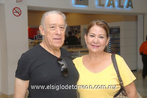 12072010 Texas. Javier Arzola fue despedido por Carmen de Arzola.