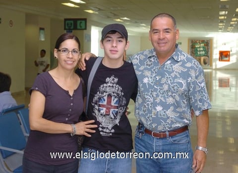 13072010 Nueva York. Sus padres Dora y Jorge despidieron a  su hijo David García Navarro.