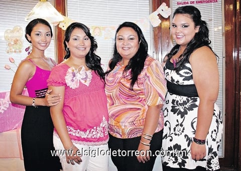14072010 Cristina, Rosa Karen y Edna Betancourt organizaron una fiesta de canastilla en honor de Iveth Rodríguez Betancourt.