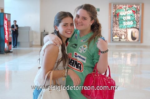 14072010 Ciudad de México. Silvina y Fernanda  se  fueron de paseo.