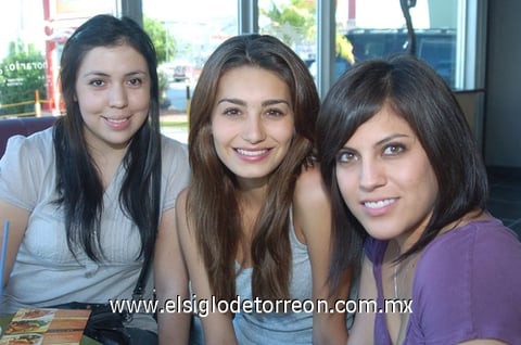 15072010 Denisse Ávalos, Tracy Reuss y Elisa Delgado.
