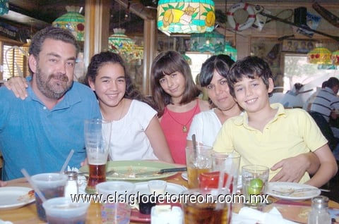 15072010 León Felipe, Yumana, María Rosa, María Fernanda y León. EL SIGLO DE TORREON / JESÚS HERNÁNDEZ