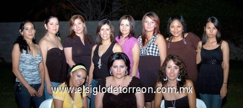 16072010 Alejandra Torre Galindo junto a sus amigas el día de su fiesta de cumpleaños.