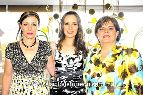 16072010 Irma Delgadillo de San Miguel, Adriana San Miguel y Carolina Méndez de García.