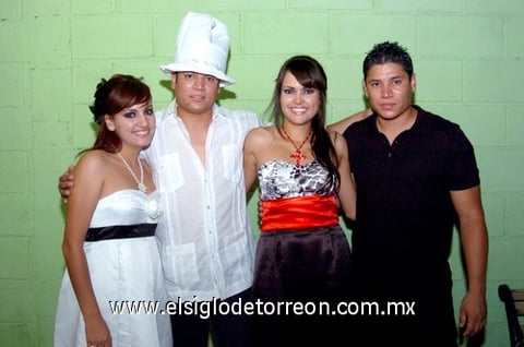 17072010 Kimberly Michelle Ruiz el día de su cumpleaños en compañía de su abuelita Elba de Olvera.