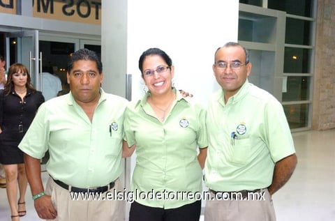 17072010 Juan Carlos Álvarez Cruz con sus hijos Juan Carlos y Valente Álvarez Ortiz.