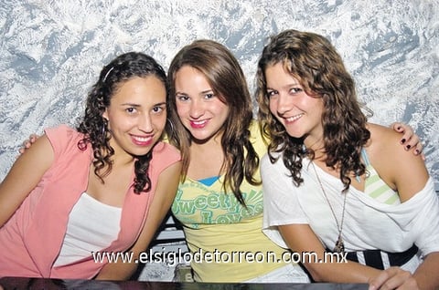 19072010 Stefy Saborit, Fátima Acuña y Geo Ganem.