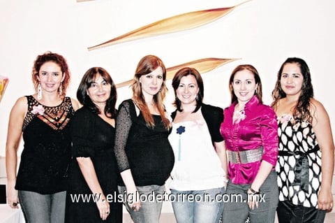 19072010 Lorena Aguirre de Castellanos fue festejada con una concurrida fiesta de regalos para bebé, ya que en breve será mamá.