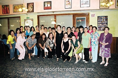 19072010 Karka Zúñiga fue homenajeada con una fiesta de canastilla a la que acudieron Aurora, Adriana, Norma, Karen y Leida.
