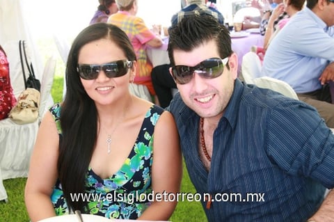19072010 Norma Juárez y Christian López.