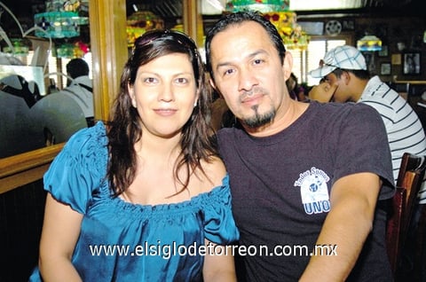 18072010 Gina de Alvarado y Pablo Alvarado.