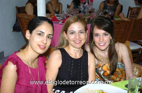 19072010 Silvia, Alejandra y Gaby.