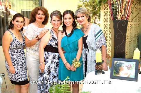 18072010 Cynthia Cecil junto a las organizadoras de su fiesta prenupcial: Angélica Padilla, Angélica Torres, Cecilia Alcántar y Rayito Alcántar.