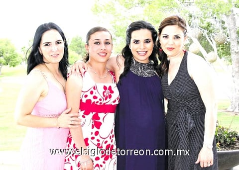 18072010 Sofía Villarreal, Lupita Villarreal y Rossy Villarreal junto a Alejandra Villarreal en su festejo de canastilla.