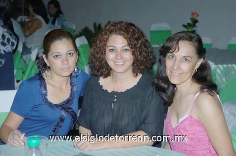 21072010 Leticia y Laura Saucedo y Dora Díaz.