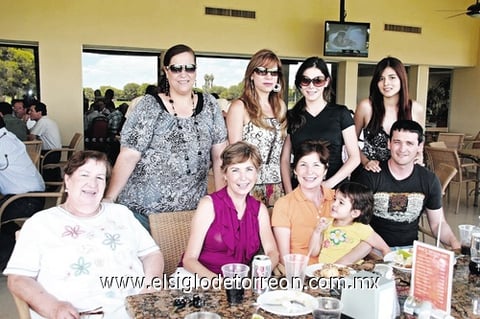 21072010 Olga Josefina, Elsa, Florilú, Margarita, Irma Helena, Flora Luz, Ana María, Natalia y Roberto Carlos.